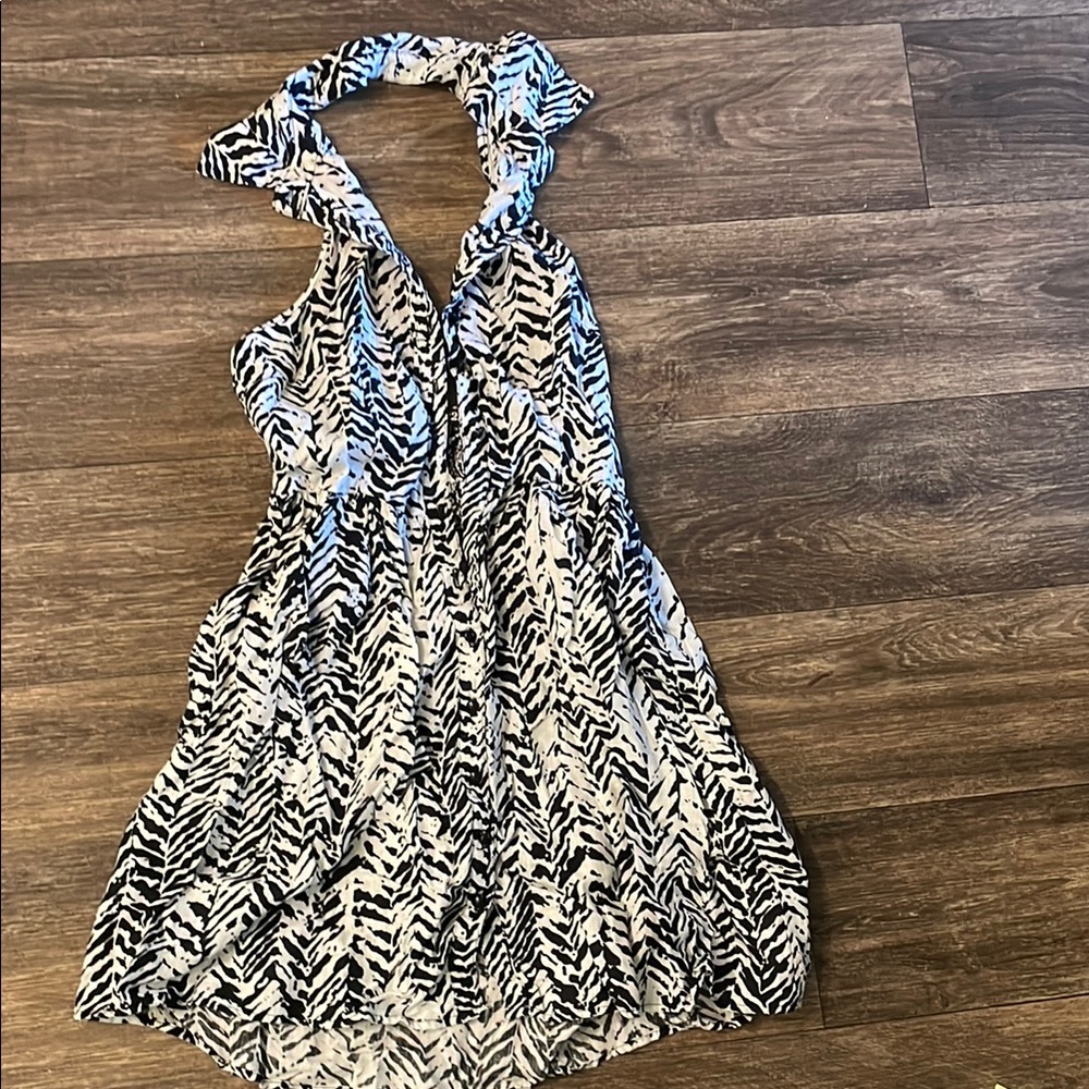 Stylish Black and White Patterned Dress - Picture 1 of 2
